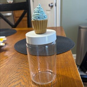 Nora Fleming canister and retired ice cream
Mini.